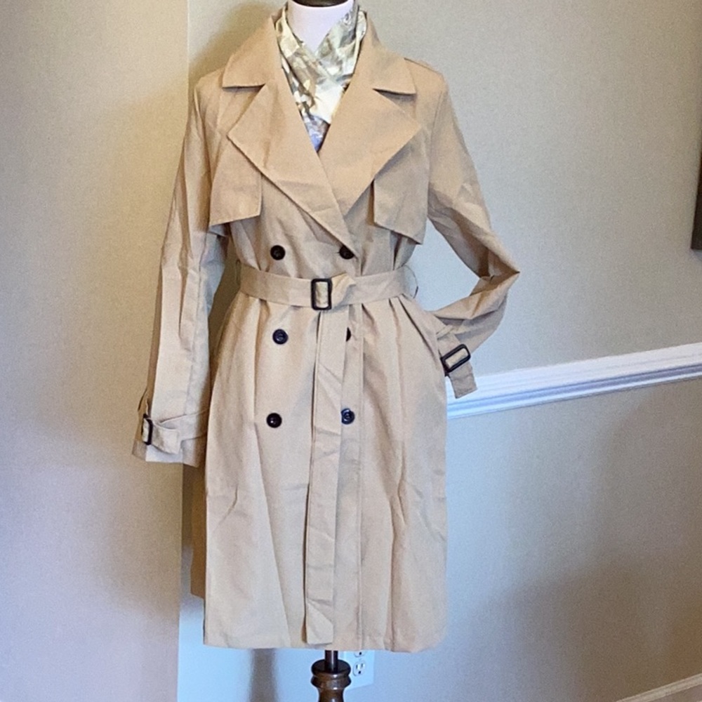 New knee length trench coat,size large double breasted buckle straps sleevesNWOT